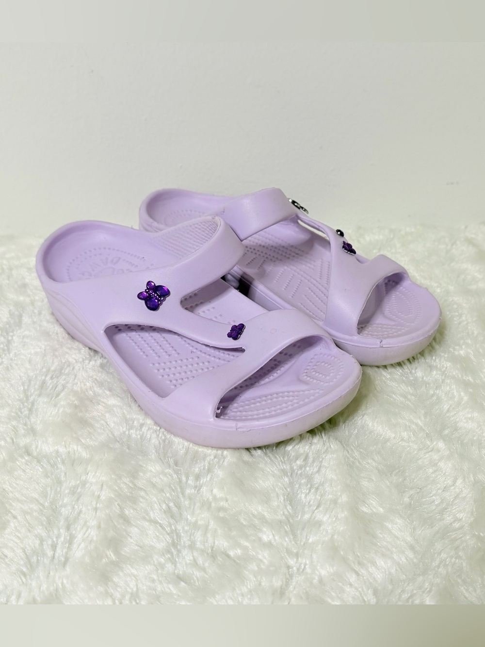 DAWGS Lilac Slide Sandals with Purple Butterfly Charms size 5